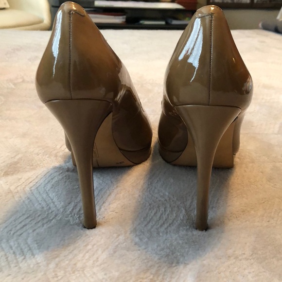 SZ 11 Vince Camuto Tan Heels 👠 - Picture 6 of 7